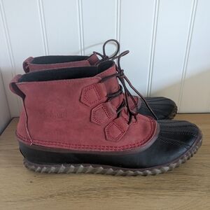 Sorel Red Black Gypsy Out N About Waterproof Lace Up Ankle Boots Women's Sz 8.5